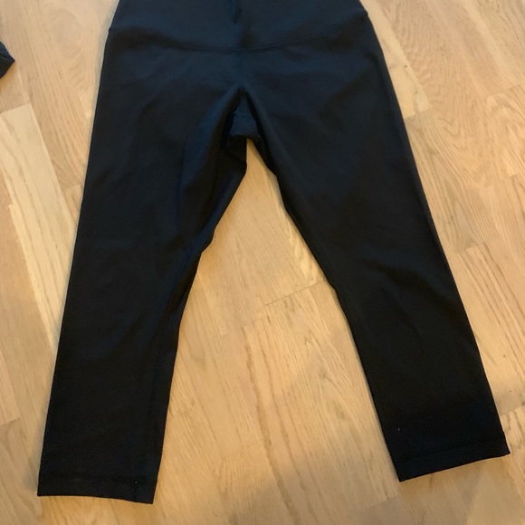 High Waisted Lulu Lemon Capris - Picture 1 of 2
